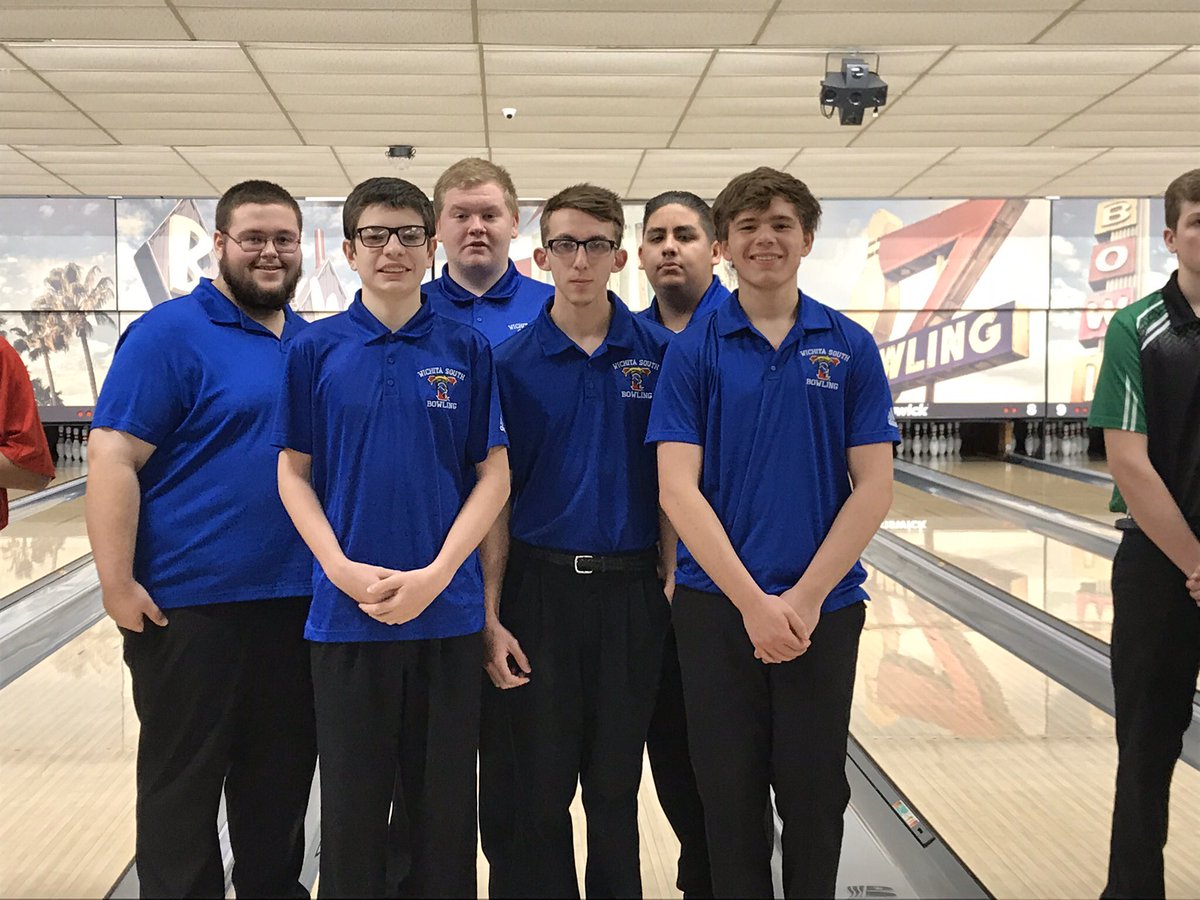 AndreaHarrisSH's tweet photo. Boys finished 5th in Regionals. Spencer Reynolds qualified for the state tournament in singles. https://t.co/lGZaMy3t6L