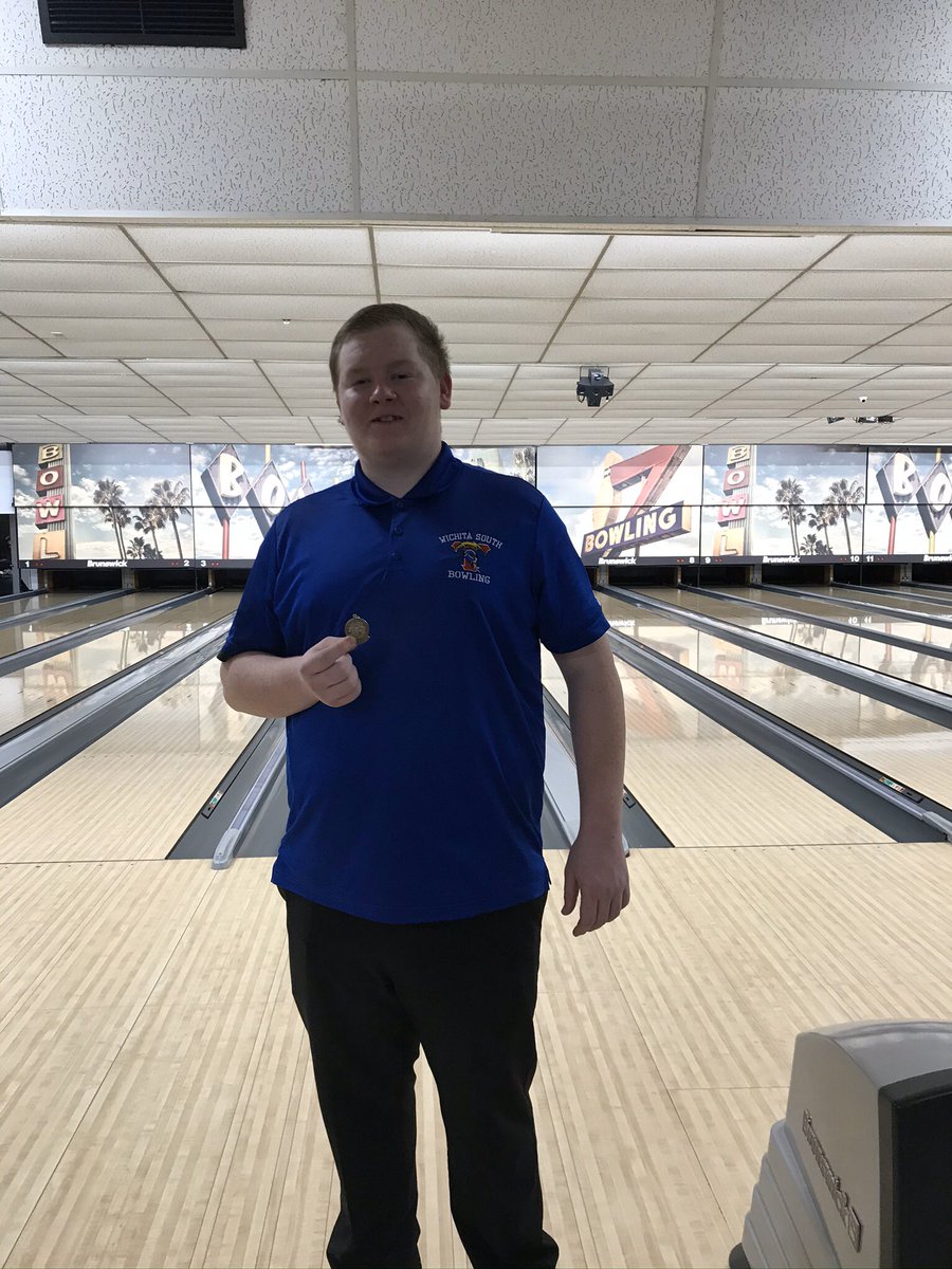AndreaHarrisSH's tweet photo. Boys finished 5th in Regionals. Spencer Reynolds qualified for the state tournament in singles. https://t.co/lGZaMy3t6L