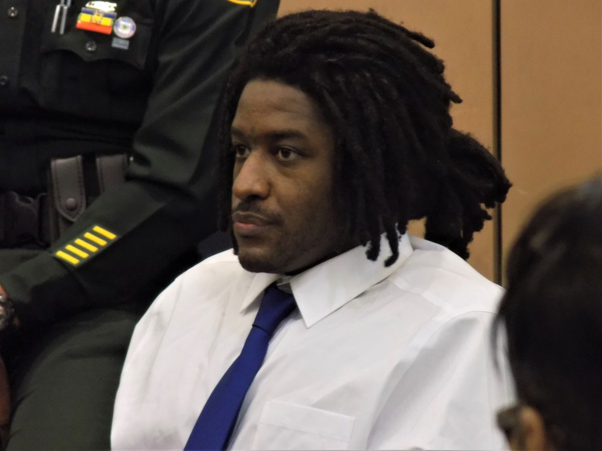 SunSentinel's tweet image. BREAKING: Jurors have convicted a West Palm Beach man in the 2017 murders of a mother and her 11-year-old daughter trib.al/EIfyhZo