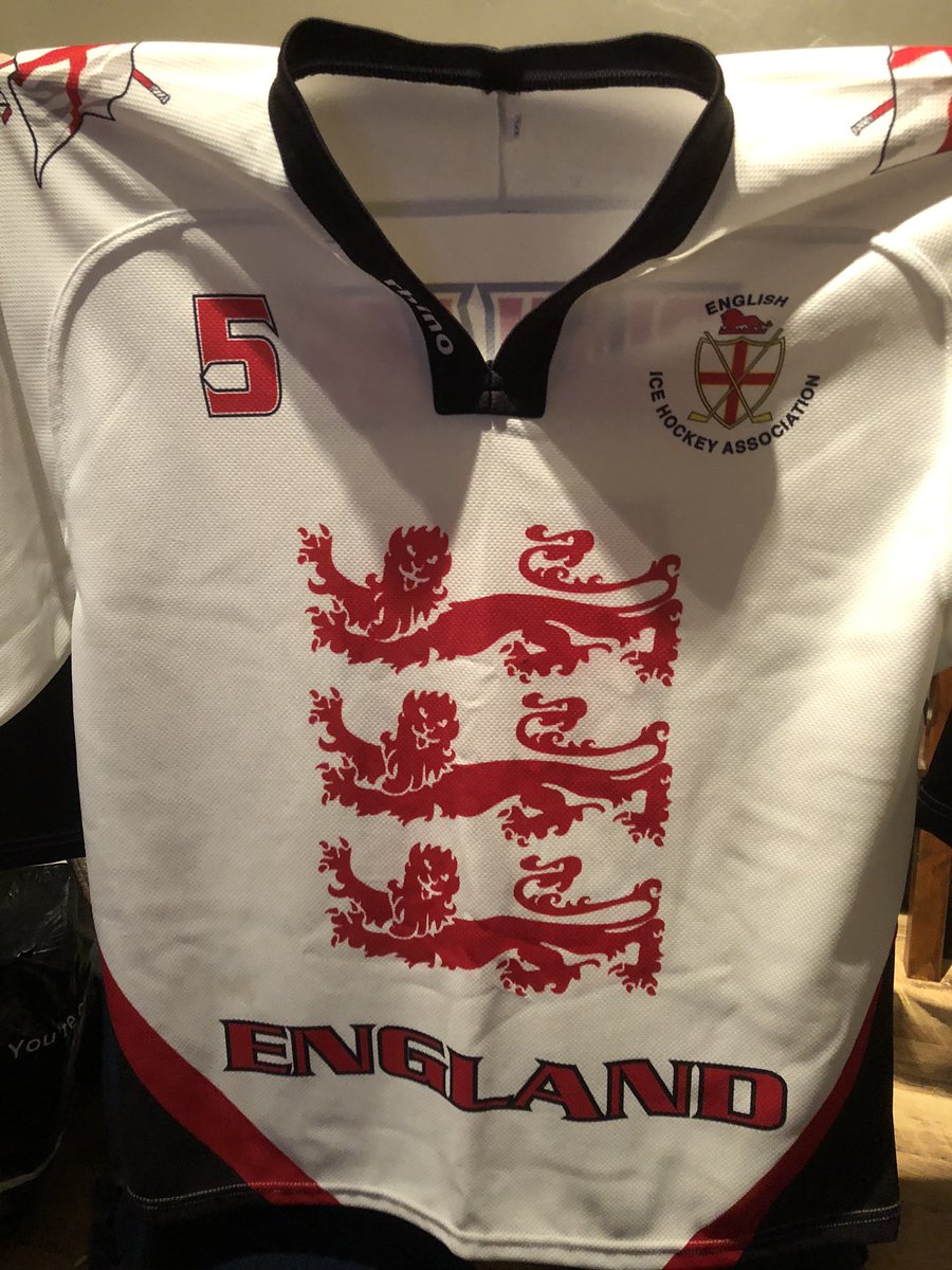 phanforce's tweet image. More items added on the Phanforce Auction page...👀🏒