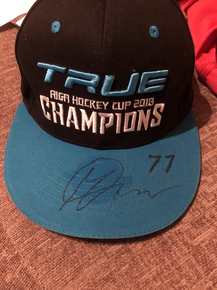 phanforce's tweet image. More items added on the Phanforce Auction page...👀🏒