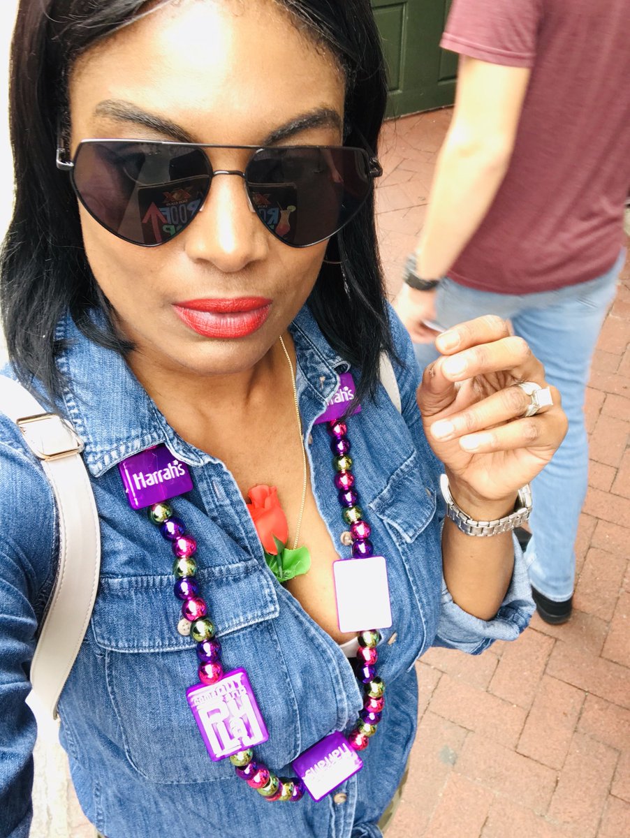 turquoisebrowne's tweet photo. #MardiGras https://t.co/vdT5xczkn0