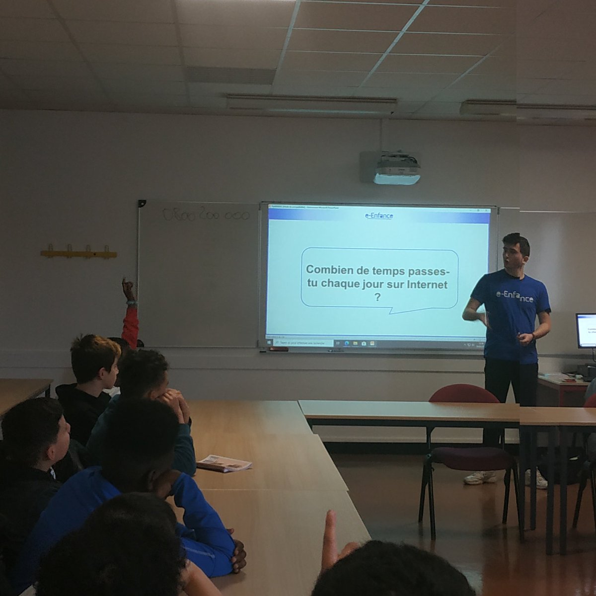 etourneau3's tweet photo. Éduquer à l'utilisation citoyenne du Net et des réseaux sociaux. Merci @eenfance pour votre venue à Chopin. Nos élèves ont fait des retours très positifs 👍💬🖥️📱
#netattitude #parcourscitoyen https://t.co/kexJrJbiFu