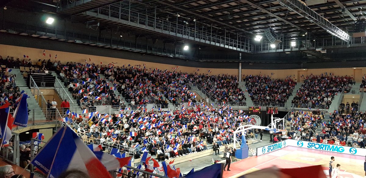 RomainGrimaud's tweet photo. Belle victoire de @FRABasketball contre le Monténégro au @Vendespace85 dans une belle ambiance @ffbasketball #teamfrancebasket https://t.co/xgMXlRrHWK