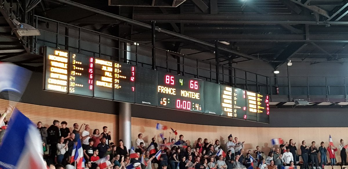 RomainGrimaud's tweet photo. Belle victoire de @FRABasketball contre le Monténégro au @Vendespace85 dans une belle ambiance @ffbasketball #teamfrancebasket https://t.co/xgMXlRrHWK
