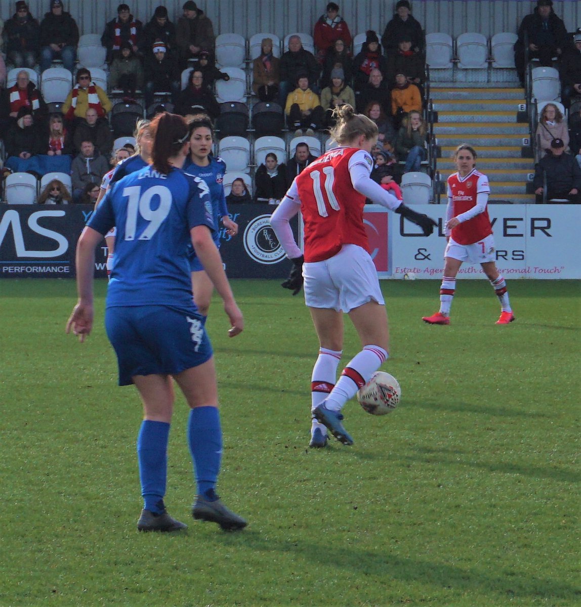 ArsenalWomenSC's tweet image. @VivianneMiedema in action against Lewes yesterday #COYG🔴