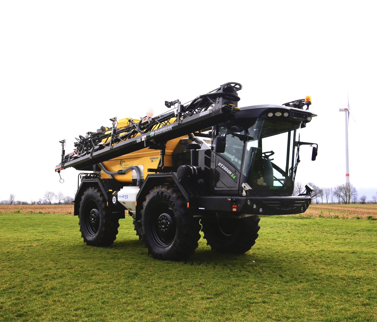 ChantryUk's tweet image. Introducing a special DT2800 7000l 38m, with @techneat slug Pelletier. Finished in the farms colour scheme and the first of it’s kind in the UK to include the GreenView system, comprising 12 cameras to selectively spray only where needed.
Another advancement by @HERBERT_DAMMANN
