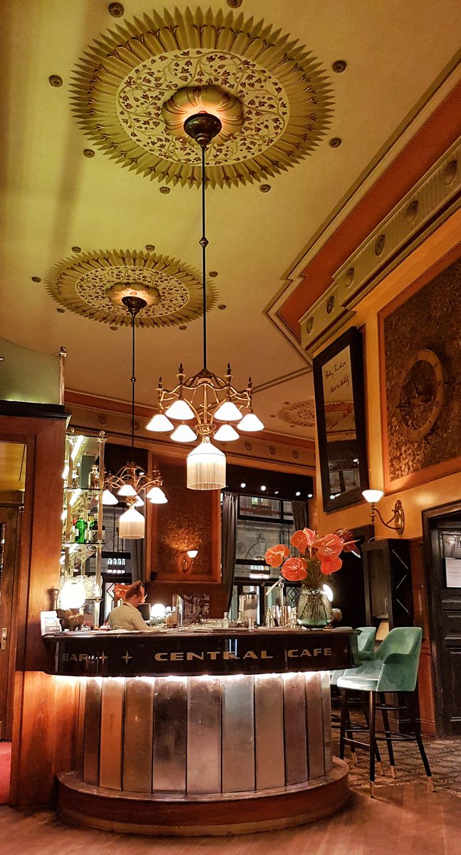 Janonautas's tweet photo. En el Centrál Kávéház, un local de 1887, hemos hecho una parada para tomar un café
#budapestcard 
#budapestinfo 
#visitbudapest https://t.co/SCknZxFKVS
