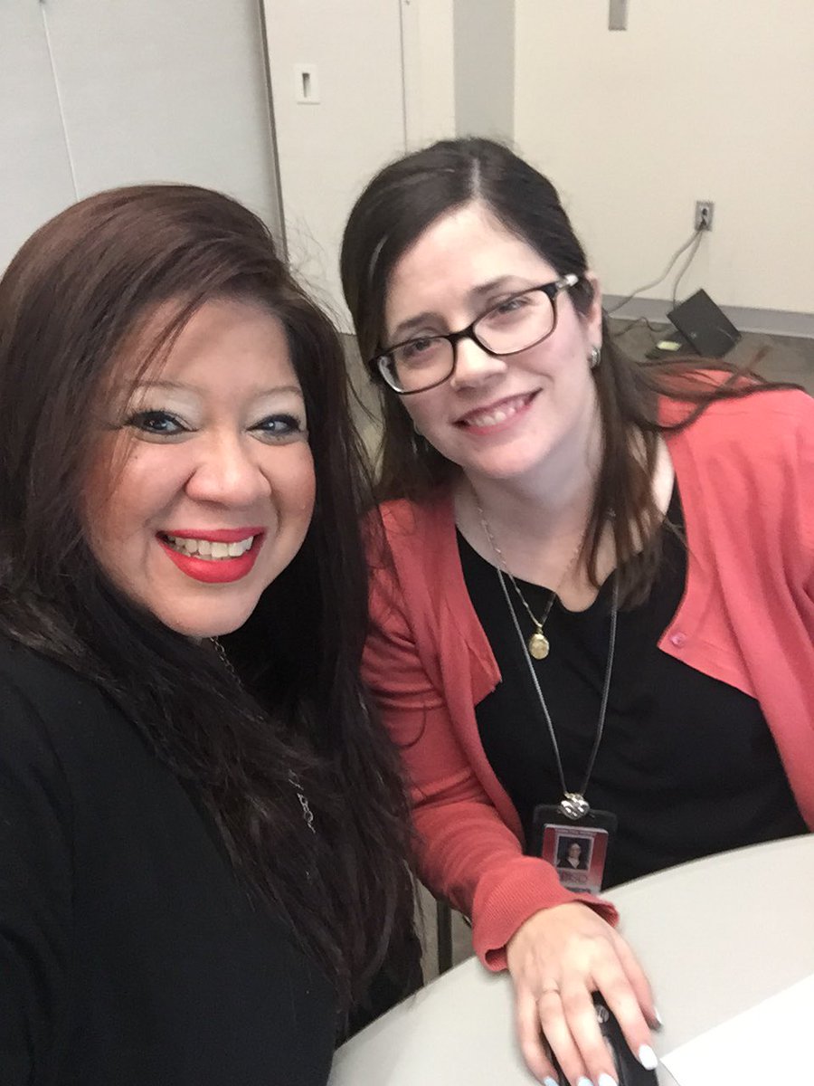 MrsPerezlibrary's tweet photo. With Terry Vazquez at TIC training this morning.  Great info.  Ms Vázquez and I presented our favorite tech tool (Deck Toys), and it was voted as the best one :)

@FBISD_Libraries 
@DLE_Lions https://t.co/JRgoMTnmAe