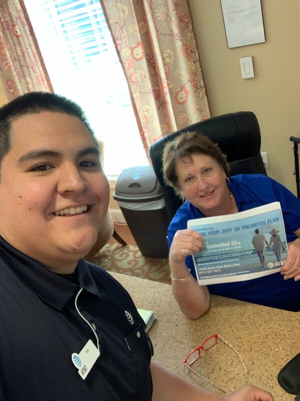 FryeATT's tweet image. Jose making friends over at The Colonnade at North Dale and informing residence of the new 55+ Plan! #WestSideBestSide #ONEFL #FLFighters #ATTEmployees