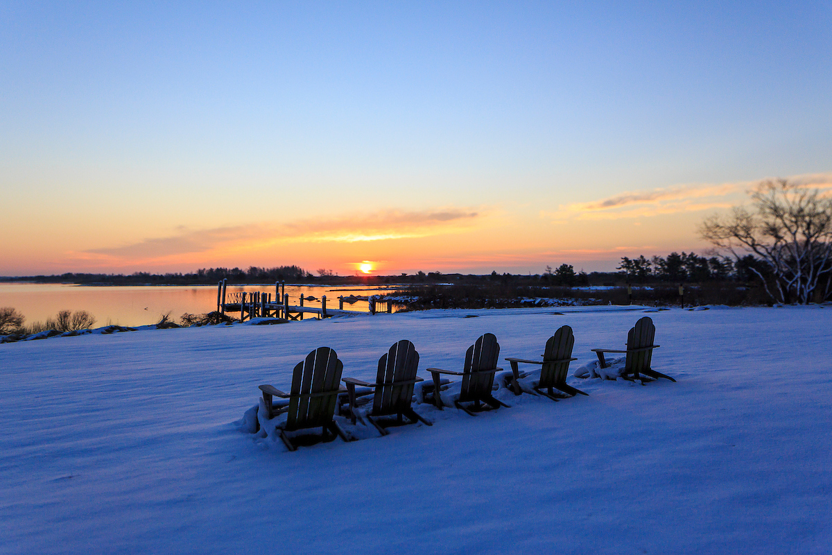 Quiet sunset on the Pond, from a very different winter. Temps are mild today, but we're back to wintry-cold later this week. Perhaps we'll see some snow yet? #WeekapaugInn #InntheMoment #RelaisChateaux #DeliciousJourneys