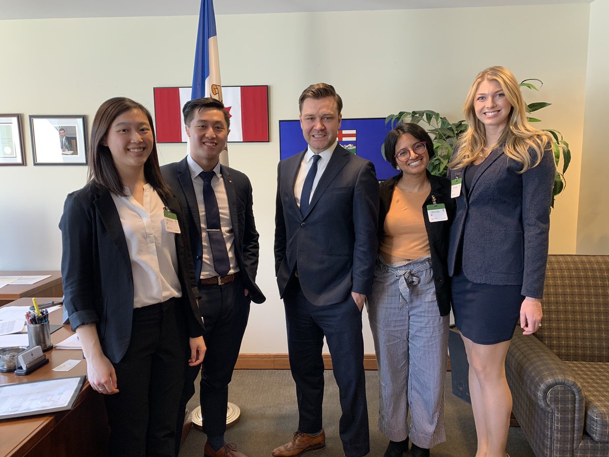 Thank you for meeting with us @jeneroux and talking about how #ContraceptionIsHealthCare. We look forward to hearing about how this topic is discussed in future Committee of Health meetings! @CFMSFEMC @kavya1195 #CFMSDayofAction