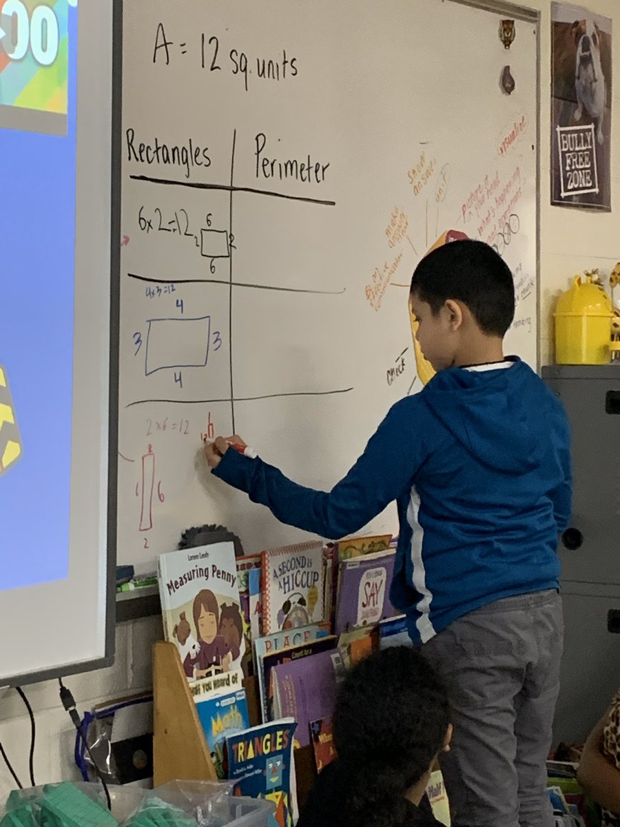 MissMcMannis's tweet photo. Proving you can have the same area but different perimeters in π#MorningMeeting #MathMeeting #MathDiscourse #InnovativeProblemSolver #PoG @responsiveclass @HMSTEAMtigers https://t.co/I7xoog4clS