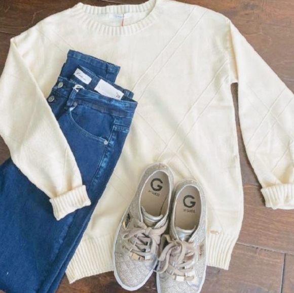 So good I had to share! Check out all the items I'm loving on @Poshmarkapp #poshmark #fashion #style<a href="/tag/fashion"class="tags"><span>#fashion</span></a><a href="/tag/shopmycloset"class="tags"><span>#shopmycloset</span></a><a href="/tag/style"class="tags"><span>#style</span></a><a href="/tag/poshmark"class="tags"><span>#poshmark</span></a><a href="/tag/q2"class="tags"><span>#q2</span></a><a href="/tag/kendrascott"class="tags"><span>#kendrascott</span></a>