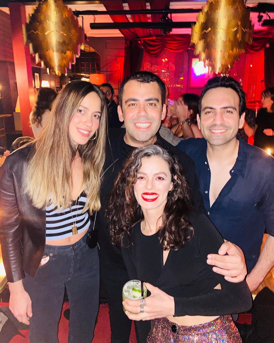 varafsh's tweet photo. New picfures of #BugraGülsoy with his wife #HandeErçel & #ÖzgeÖzpirinçci from IG of @MertVidinli 😍 so happy to see all of them! @BugraGulsoy @HandeErcel @egzOzpirincci #AzizeKartal #azizedizi #AskYeniden https://t.co/CyhY6qRy9m