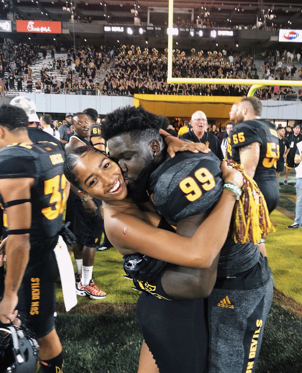blacktwiterthrd's tweet photo. Black Love and That’s THE tweet! 🖤💛 https://t.co/SCpcMB1haV