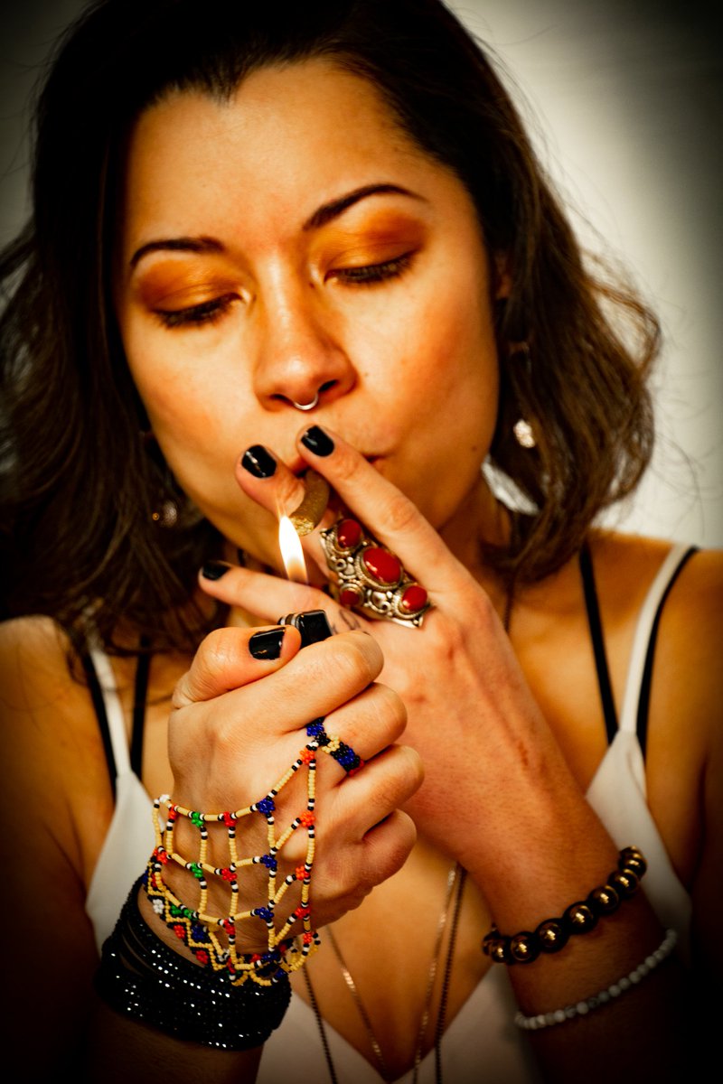 GentlemanQuinns's tweet photo. Hand crafting your spark of inspiration this week💥
High Class Big Ass Blunts
Available NOW
#marijuana #hemp #blunt #smoke #bluntsmoke #coloradocannabiscommunity #terpenes #mmj #highclassbigassblunts #denver #lifestyle #milehigh #yearoftheblunt #photography #loudpacksonly https://t.co/8ppabjVi9o