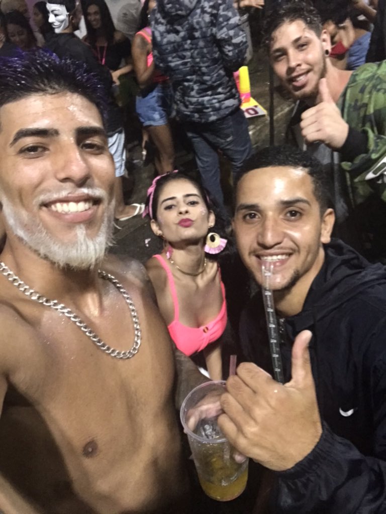 Lidson_2's tweet photo. Muito louco de loucura 💃🏻🤪  @MarlinMaluco https://t.co/crF3H1umVv