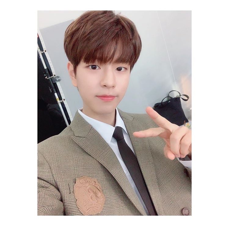 — 200224  ↳ day 55 of 366 [♡]; dear seungmin, today you posted when i most needed and you made my day worth it, you have no idea how much happiness you bring in my life even when you just simply post selfies of you, i love you to the moon and back my little sunshine