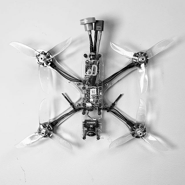 deDronesFPV's tweet photo. El dron invisible!! Nuevo vídeo en Youtube!! Gracias a los chicos de @rcsoriatm por este increíble regalazo!!! 💥💥💥 #dedrones #rcsoria #dronesraros #fpv #fpvfreestyle #dronephotography #dronestagram #dronevideo https://t.co/sWntcT12tL https://t.co/yRKePOo2Jv