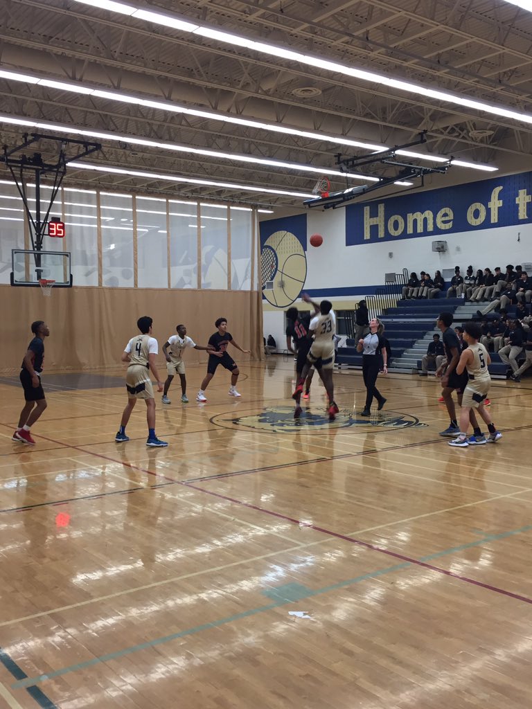 CampionBball's tweet photo. Tip off https://t.co/Uct4Ld7Wpo