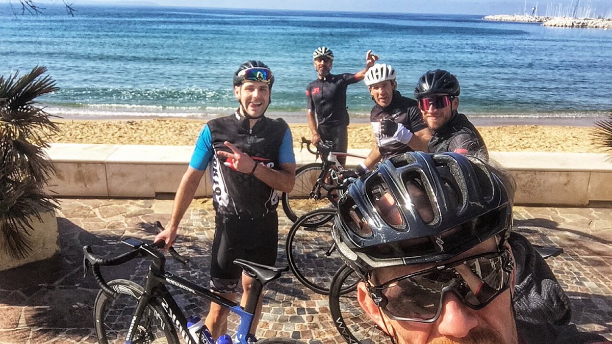manudesrafa_l's tweet photo. Training camp #day2 pour le Team Rafa’L... 😍 @OTLAVANDOU @CastelliCycling @ShimanoROAD @GarminFrance @ScottSportsFR #rafalsocks #rafal #sockgame #cyclingsocks #leteamrafal #castellicycling #castellifrance #garmin #scott #shimano #duraace #maxwheel #2k20 #neverstopcycling https://t.co/KPLJ3fTUOi