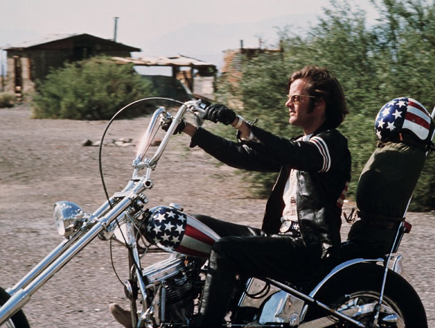 Christo21251914's tweet photo. Peter Fonda on a Captain America Harley Davidson Motorcycle In Easy Rider. (1969) ๐๐บ๐ธ๐ฆ
๐โ ๏ธ
#RIPPeterFonda
#RIPCaptainAmerica https://t.co/8lwerBokkO