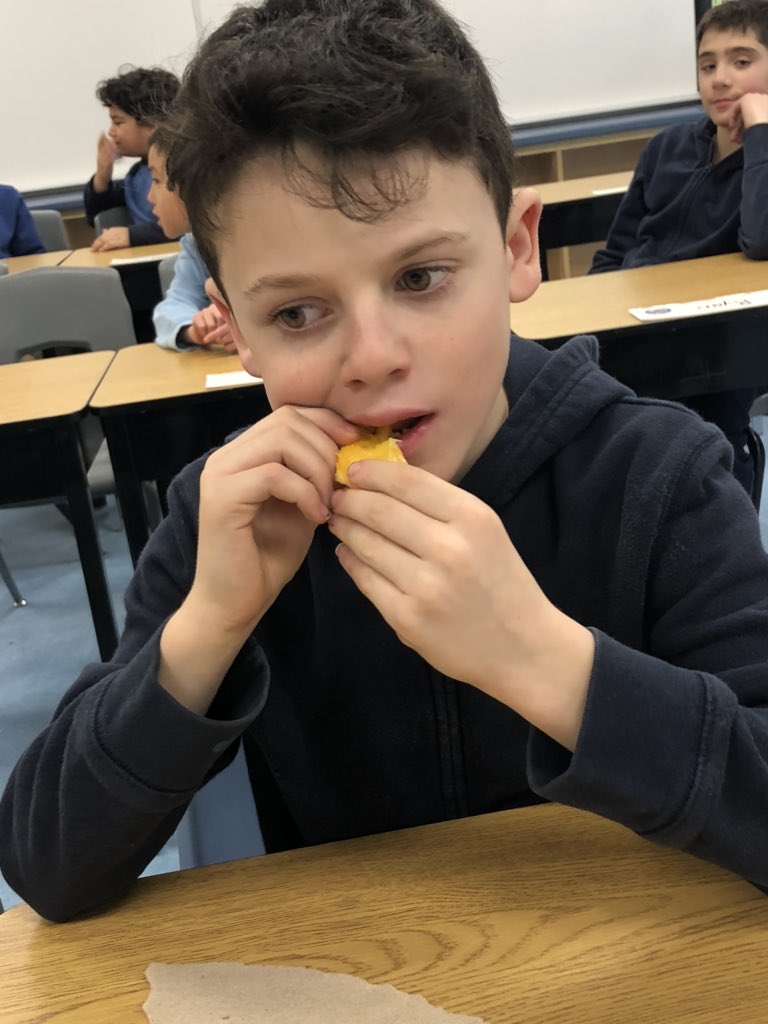 msmartellacci's tweet photo. All smiles trying Blood Oranges 🍊 today #healthyschool @OLAnnunciation https://t.co/8Ru3HJ6jpO