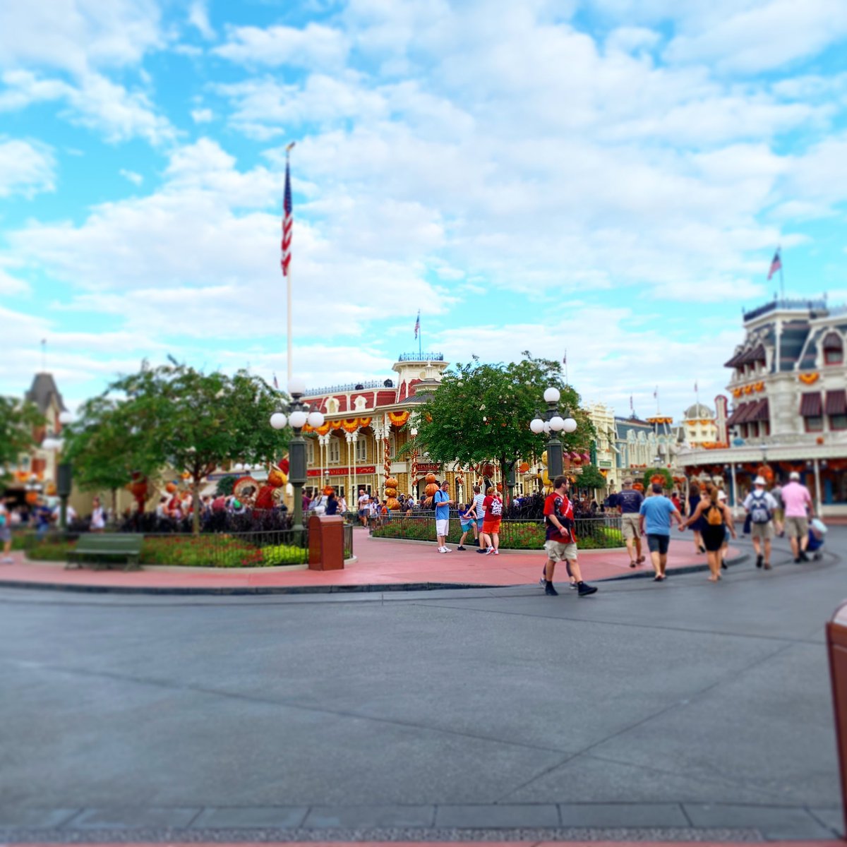 ohana_magic_'s tweet photo. There’s nothing like walking down Main Street for the first time (or any time!) cannot wait to be back 😃 #DisneyWorld #WaltDisneyWorld #WDW #MagicKingdom https://t.co/Pj9X0eGVxT