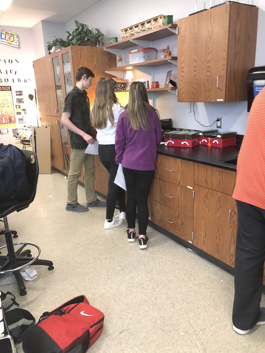 KKeriazes's tweet photo. Exploring Engineering and Design concepts @GIMiddleSchool in #GISAscience8 with our new unit on Plate Tectonics using the @Dayton_STEM student created models showing convergent, divergent, and transform boundaries!  #OAISS #STEM https://t.co/c2sucXlWKR