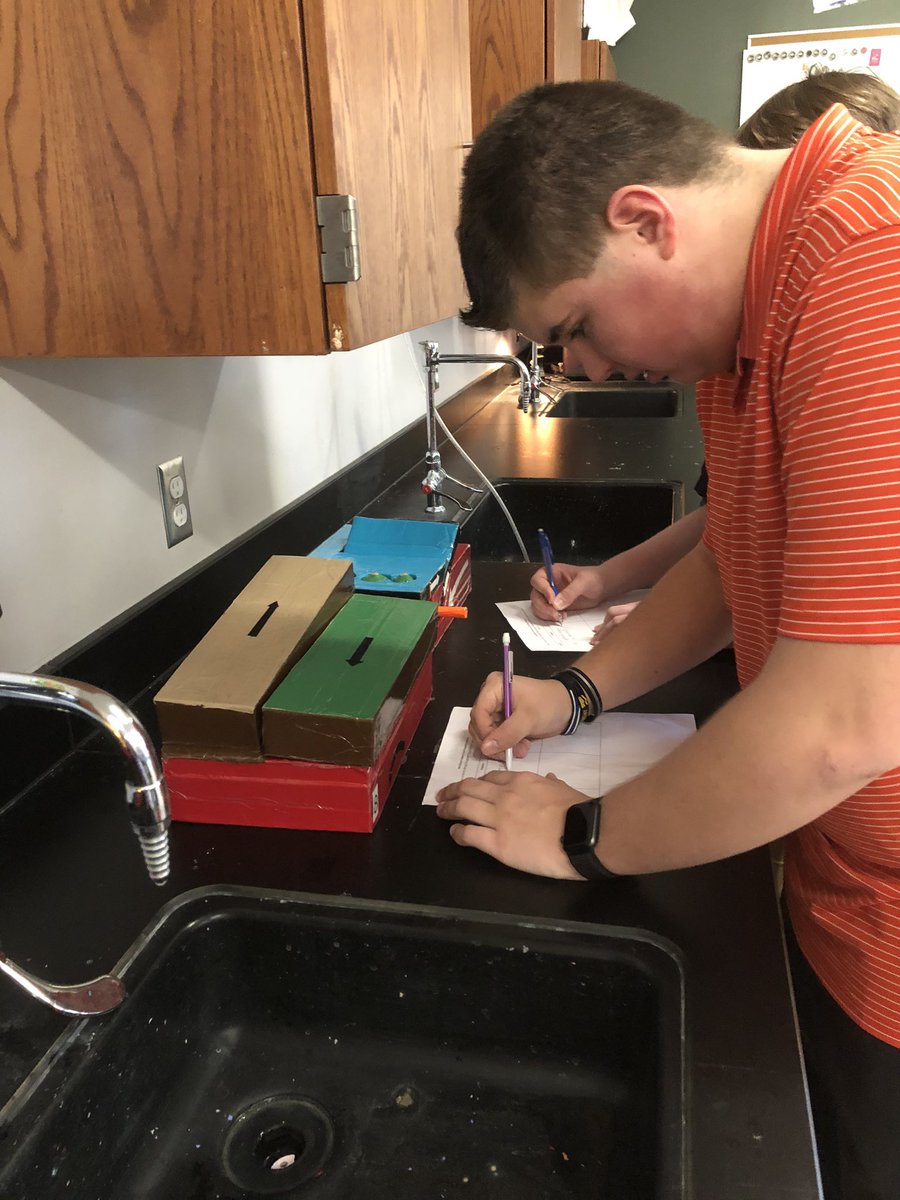 KKeriazes's tweet photo. Exploring Engineering and Design concepts @GIMiddleSchool in #GISAscience8 with our new unit on Plate Tectonics using the @Dayton_STEM student created models showing convergent, divergent, and transform boundaries!  #OAISS #STEM https://t.co/c2sucXlWKR