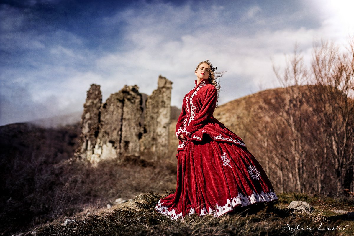SylvieLezier's tweet photo. Un air de série sur Netflix ?
 
Modèle: Carla Maria Linza
Makeup: Ysabelle Thomas
Robe: Laurine Masset
assistante: Marvina Scarpellini
suivez moi egalement sur Facebook: 
https://t.co/Kn2xY52T7R https://t.co/RffHZKOp3I