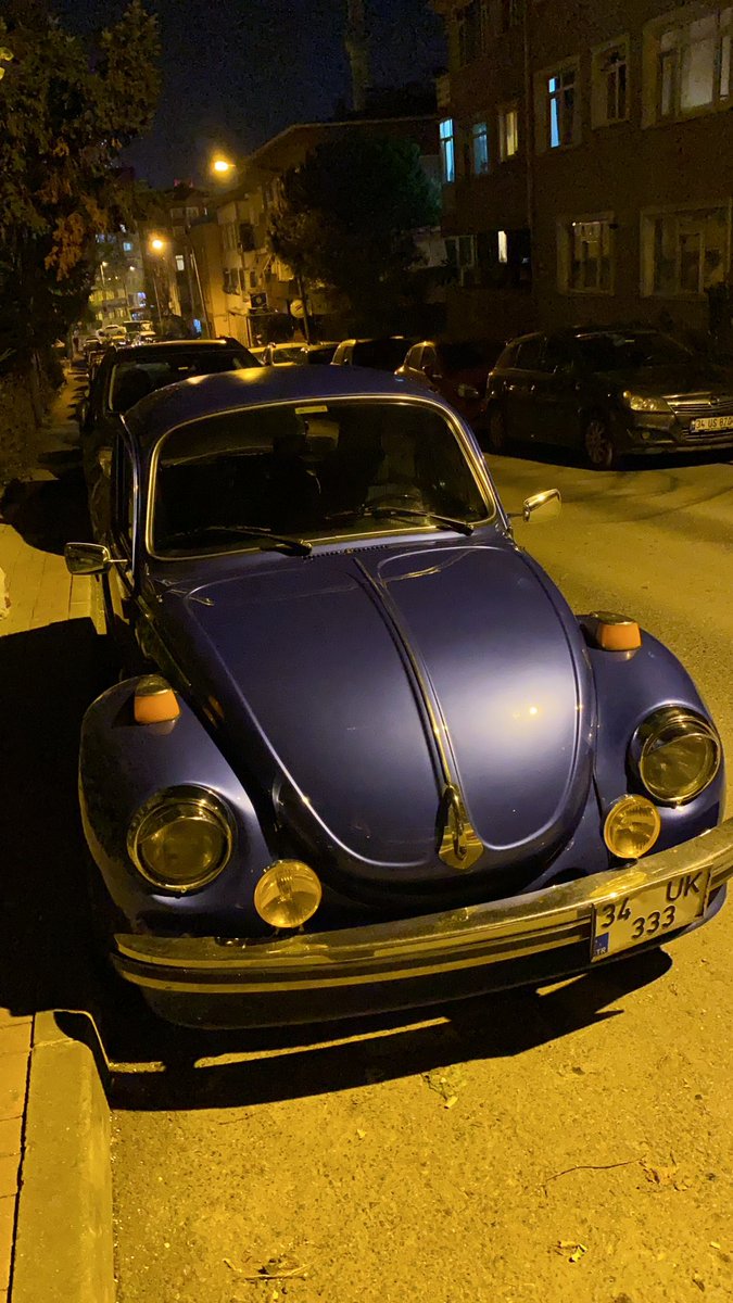 bayandarling's tweet photo. kap��nın önüne bir minnoş park etmiş. Keşke anahtarı da olsa. Dinimiz amin! #iyigeceler https://t.co/crRR6fnFJk