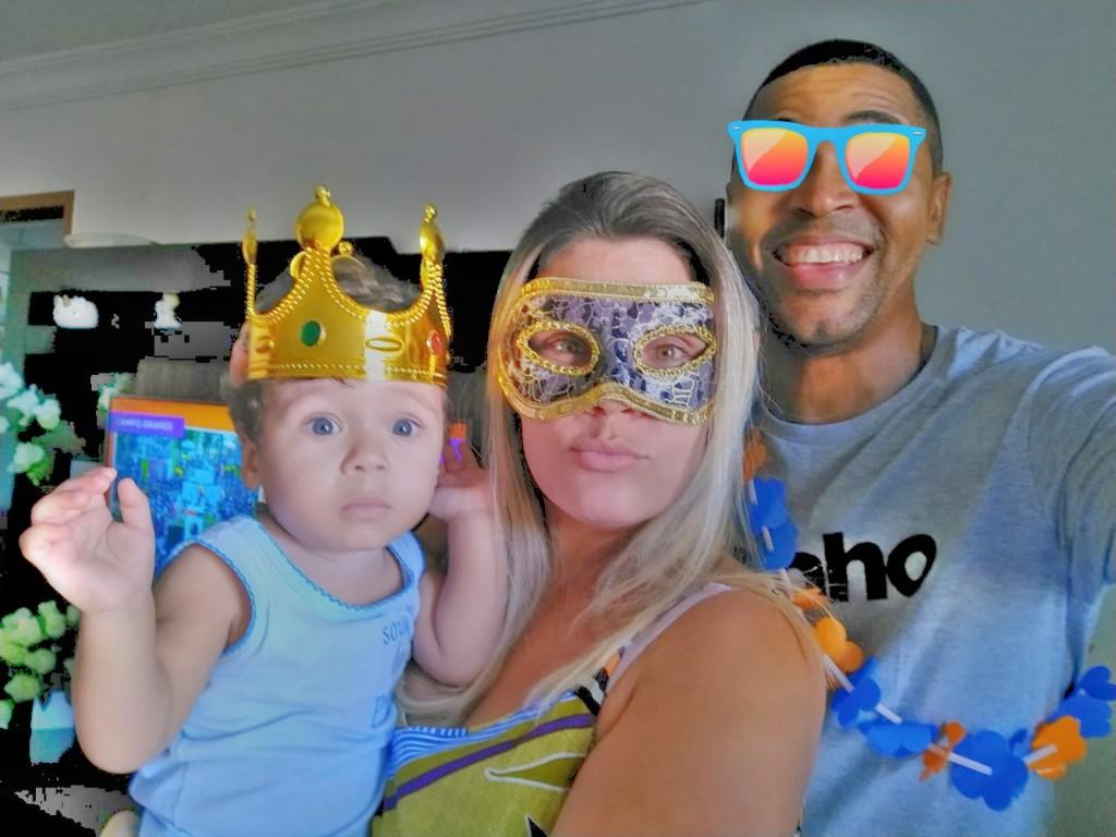 Gabriel37510285's tweet photo. A magia do carnaval de proporcionar mil fotos novas possíveis pra usar de perfil nas redes @Deckko2016 https://t.co/yc0byeMrAi