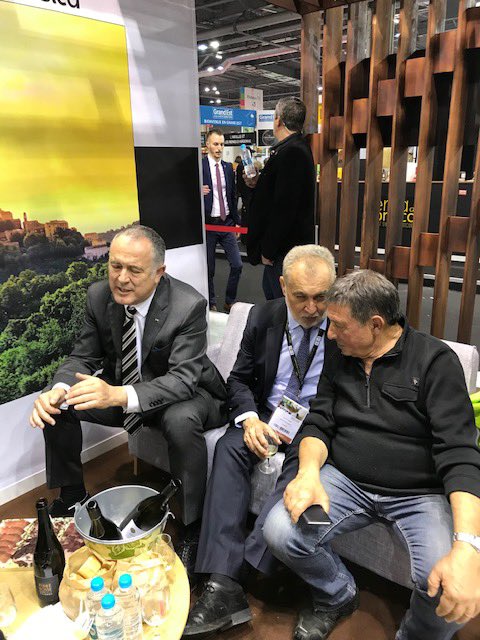 CDA2B's tweet photo. Le ministre de l’agriculture Mr Guillaume et la directrice adjointe de cabinet Mme Frecenon en visite cet après-midi sur le stand Corse à la rencontre des élus des chambres d’agriculture !
#sia2020 #cda2b https://t.co/yHiU3ULYAY