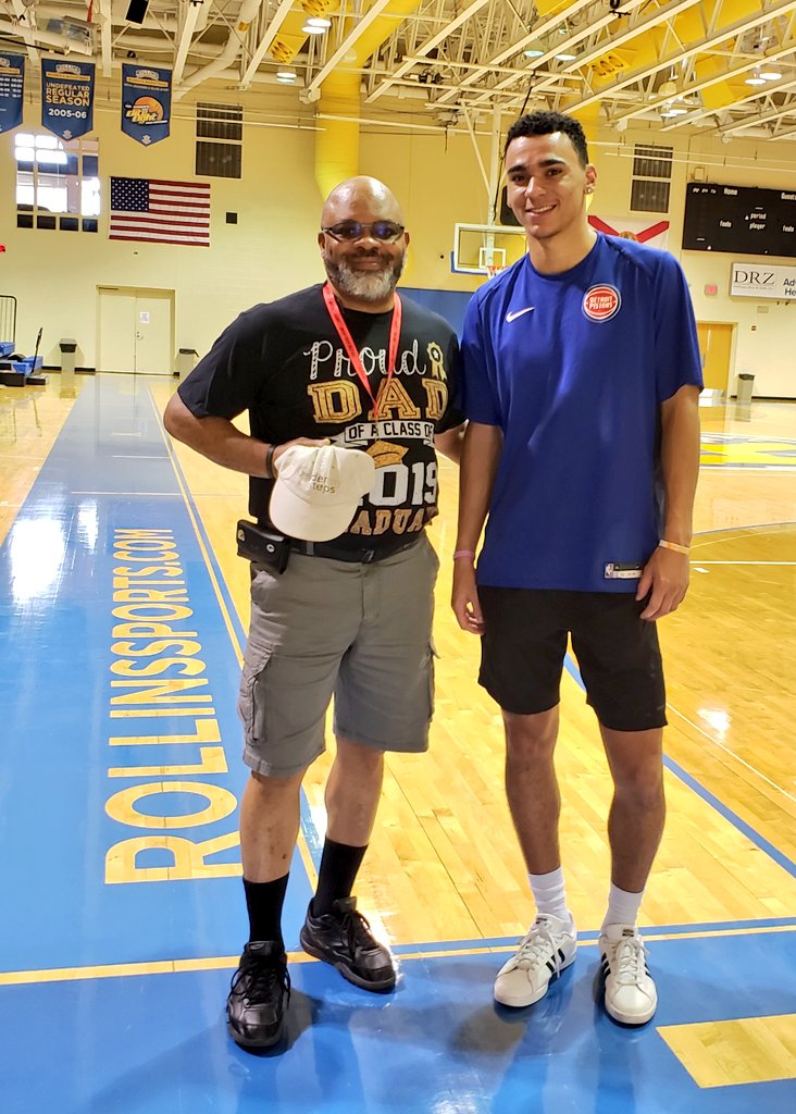 ItsOrderMySteps's tweet photo. #OMSroadTrip 2C Beautiful Campus of #OMSsuccess Chuchu Enechionyia #CNE97 @MekaFromThe703 Economics major of Rollins College Basketball @RollinsMBB @RollinsSports #TARnation #TARs
Alum South County HS @SouthCountyBBB @HigherLevelAAU #StallionNation #omsHighSchoolClass 2016 https://t.co/Qnw50wpadb
