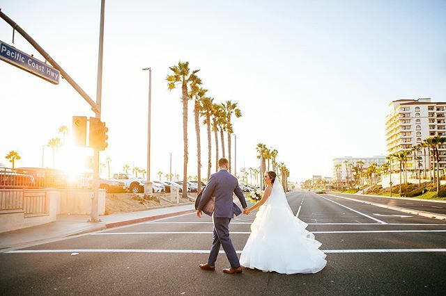 PCH doesn’t close down traffic everyday, but it did for Emily &amp; Dakota! 🥰 We got pretty lucky as the @runsurfcityusa 10 miler closed down the streets the day of their wedding! 😉 ift.tt/2w308IC