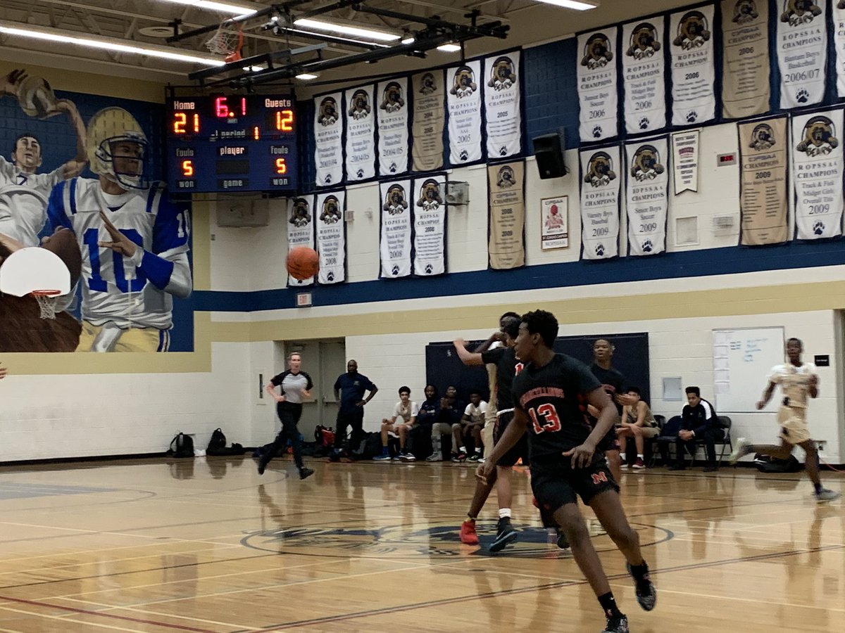 EdCampionCSS's tweet photo. End of 1st quarter. Go Bears! #Campionbears https://t.co/UHvru0tgFT
