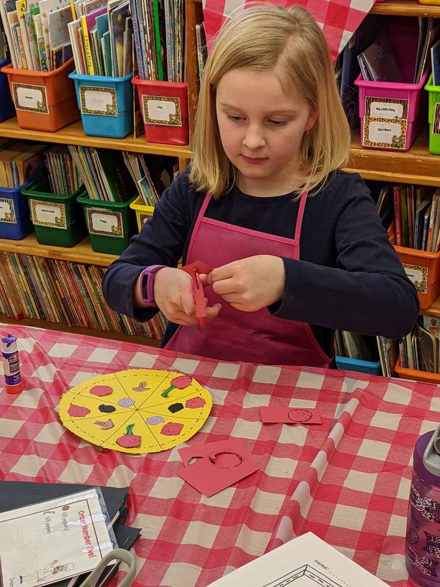 mrssalyersclass's tweet photo. Filling pizza orders, training to make our own pizzas!  🍕 @MBESBears @mcps_va https://t.co/omjo53xKbt