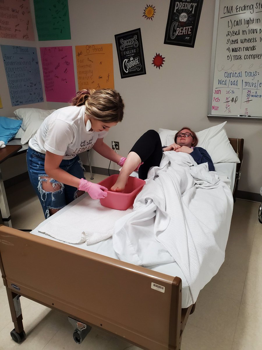 SHSHealthcare1's tweet photo. Working on skills for state exam.
@SplendoraISD  @SplendoraCTE https://t.co/pN9hBwC8KS