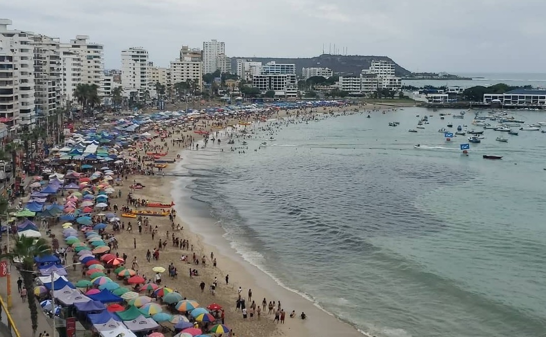 ¡ATENCIÓN! 🚨🚨🚨 Mar de #Salinas es contaminado con aguas lluvias y servidas. Así reaccionó el Ministerio del Ambiente: bit.ly/2VjBFcE