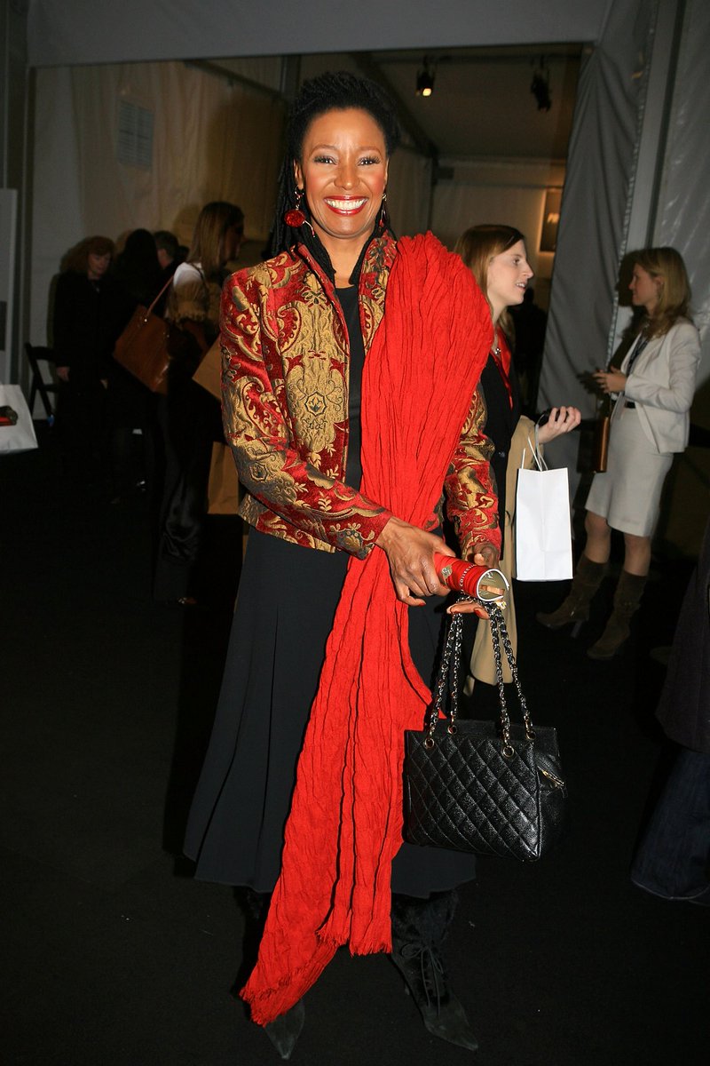 joylight62's tweet photo. We Celebrate #BSmith for #BlackHistoryMonth "Whatever You Do, Do It With Style." The Grand Model, B. Smith. She was a Restaurateur, plus authored many #Cookbooks. B. Smith helped to raise awareness about #Alzheimers Disease amongst people of color. #RIP #BSmithwithStyle 1949-2020 https://t.co/IK78m8ougt