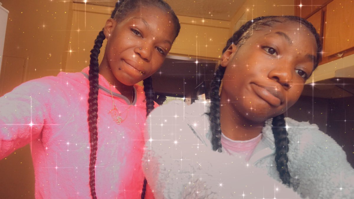 ColemanTriad's tweet photo. Omg ❗️❗️ are y’all twins !? 👯‍♀️ ummm no that’s my girlfriend &amp; we have a man also 😂😭 mannn we get this so much ♥️ #polygamy #polylife #LBGTQ #lbgt #sisterwives #polyqueens #coleman4 #polyamory #polytriad #polyking #LGBTQof2020 #polygny #throupleCouple #throuple #couplegoals https://t.co/1nzPutt1iv