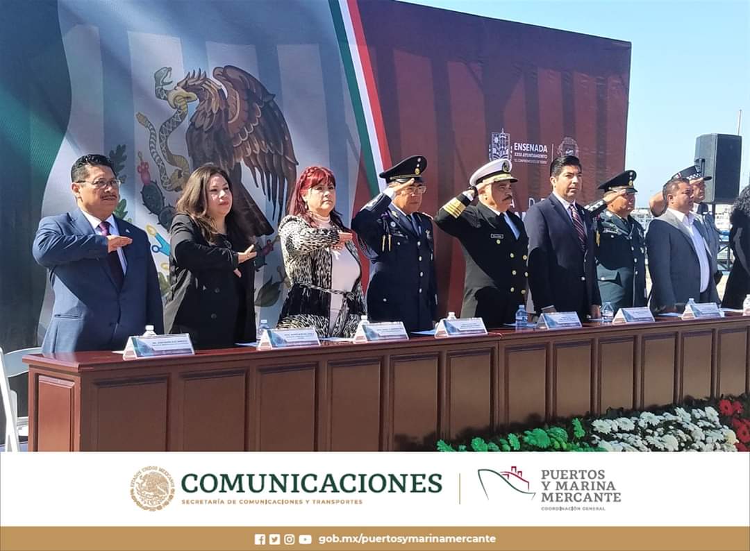 portofensenada's tweet photo. Director de #APIEnsenada, presente en la Ceremonia Cívica para conmemorar el 199 Aniversario de la Bandera Nacional, celebrada en la explanada de la Ventana al Mar con la presencia de alumnos, docentes, autoridades militares y municipales y sociedad civil. #DiaDeLaBandera https://t.co/hNqbbkcDXv