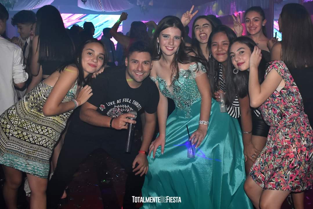 ttmthits's tweet photo. 2️⃣0️⃣2️⃣0️⃣🎤🎂🎉🎊
noche #totalmentedefiesta 
con FLOR CIANCHINO 

FELICES 15 AÑOS !!¡

@FacuAVerdur @ttmthits #rafoma 
#grupoRider #LaDiosaEventos https://t.co/IImHdqTkRk