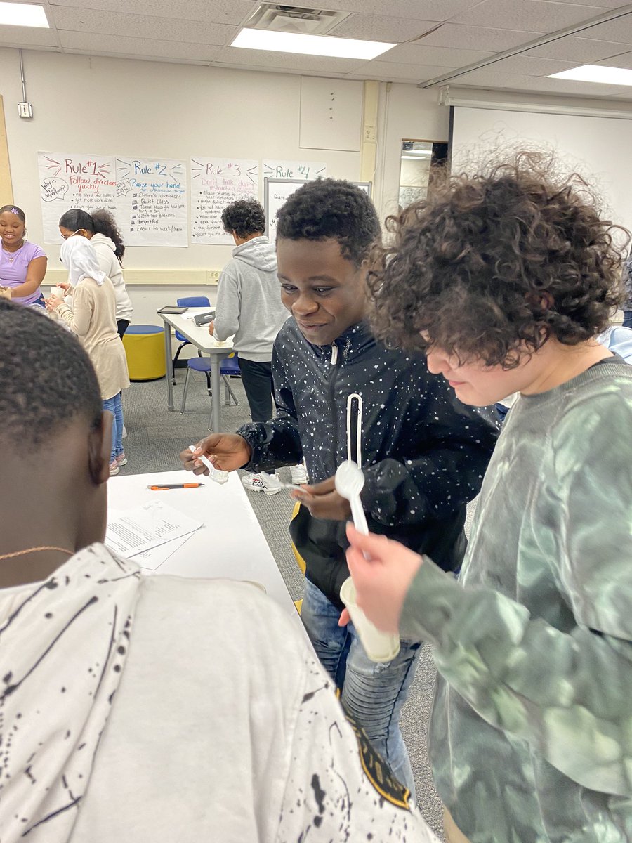 CaseyNash_EPiC's tweet photo. Had such a blast in inquiry making ice cream to learn about phase changes of matter! @ButtressKayci @NKCSchools https://t.co/7mGUWpBajn