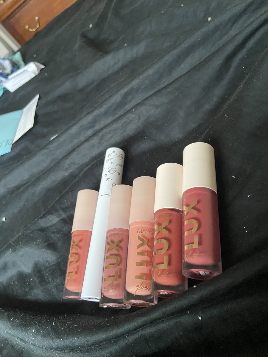 lilly (@SaltzmanLilly) on Twitter photo 24/02/2020 21:20:58 My haul from colourpop cosmetics My haul from colourpop cosmetics