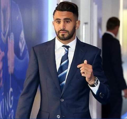 مختصر الكلام هناك من سيسشجع السيتي 
وهناك من سيشجع الريال 
وهناك من سيشجع محرز 
وهناك من سيشجع الريال ومحرز 
والغريبة من يشجع محرز عند خروجيه ينقلبون ضد السيتي 🤣🤣🤣🤣🤣
وانت عزيزي المشاهد من انت فيهم.
#ManCity #RMAMCI