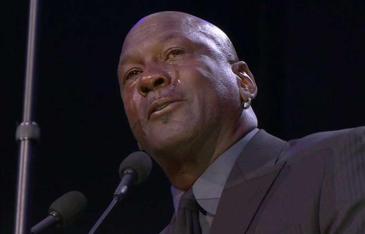 willy_garcia4's tweet image. No creo que nadie pueda jamás olvidar esta imagen: Michael Jordan llorando a #KobeByrant a lagrima viva #KobeFarewell #kobeandgigi