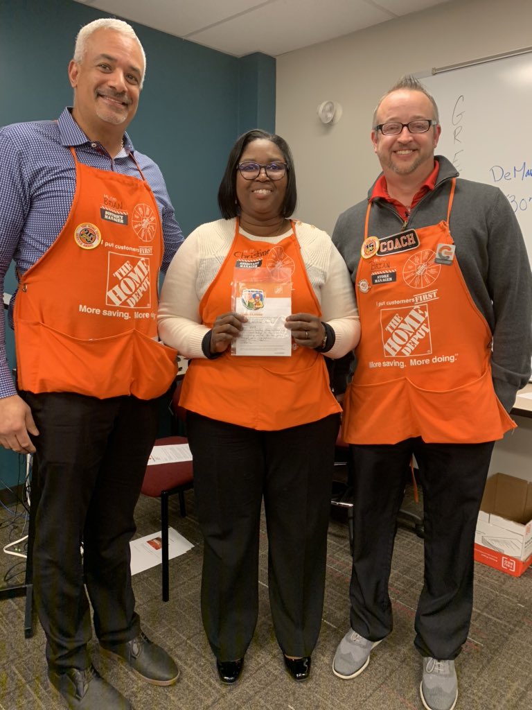 JessieWhiteman2's tweet image. More recognition from last week’s ASM Development classes! 
Congratulations, Christine Berry, Kevin Harvey, DeMar Grey and Brian Hopkins!!!!👏👏👏👏👏
Thank you for your meaningful  participation and your awesome impact on the development of our ASM team!!